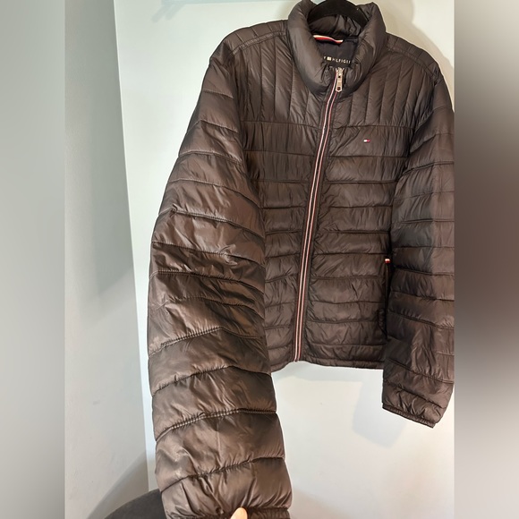 Tommy Hilfiger Men's Packable Quilted Puffer Jacket in Black - Picture 11 of 17